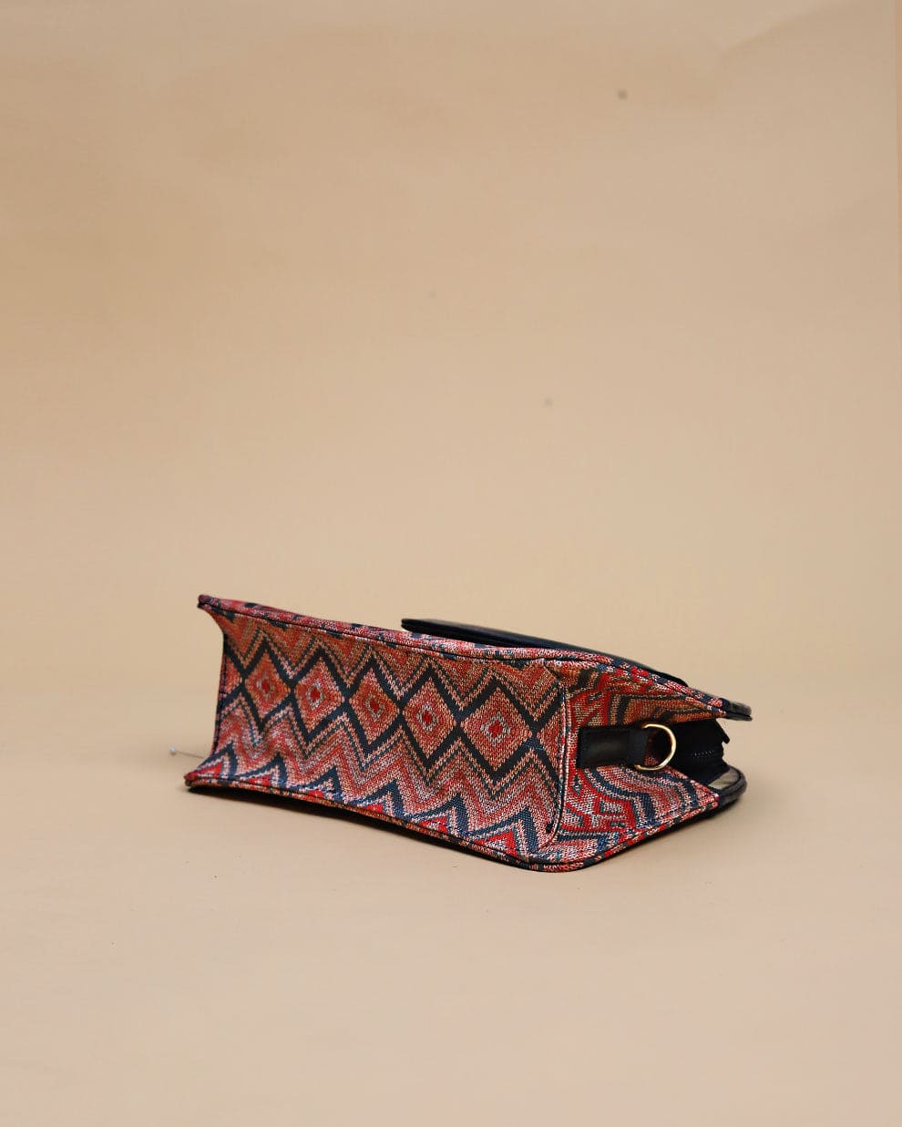 Weaves Fabric Crossbody Bag - Interior View - Armario