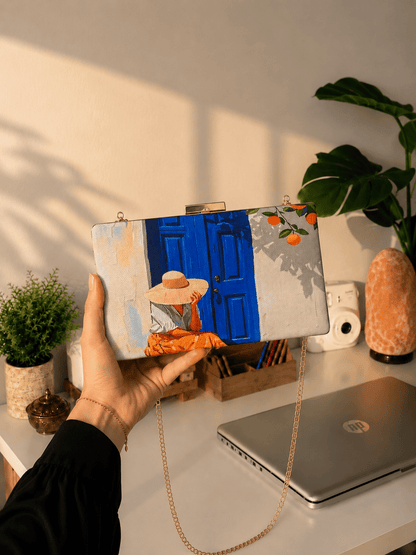 Armario Printed Clutch Blue Door Orchard - detail view